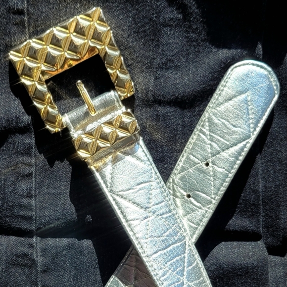 VINTAGE Comeco Silver Belt with Gold Quilted Buclke M/L perfect for the holidays